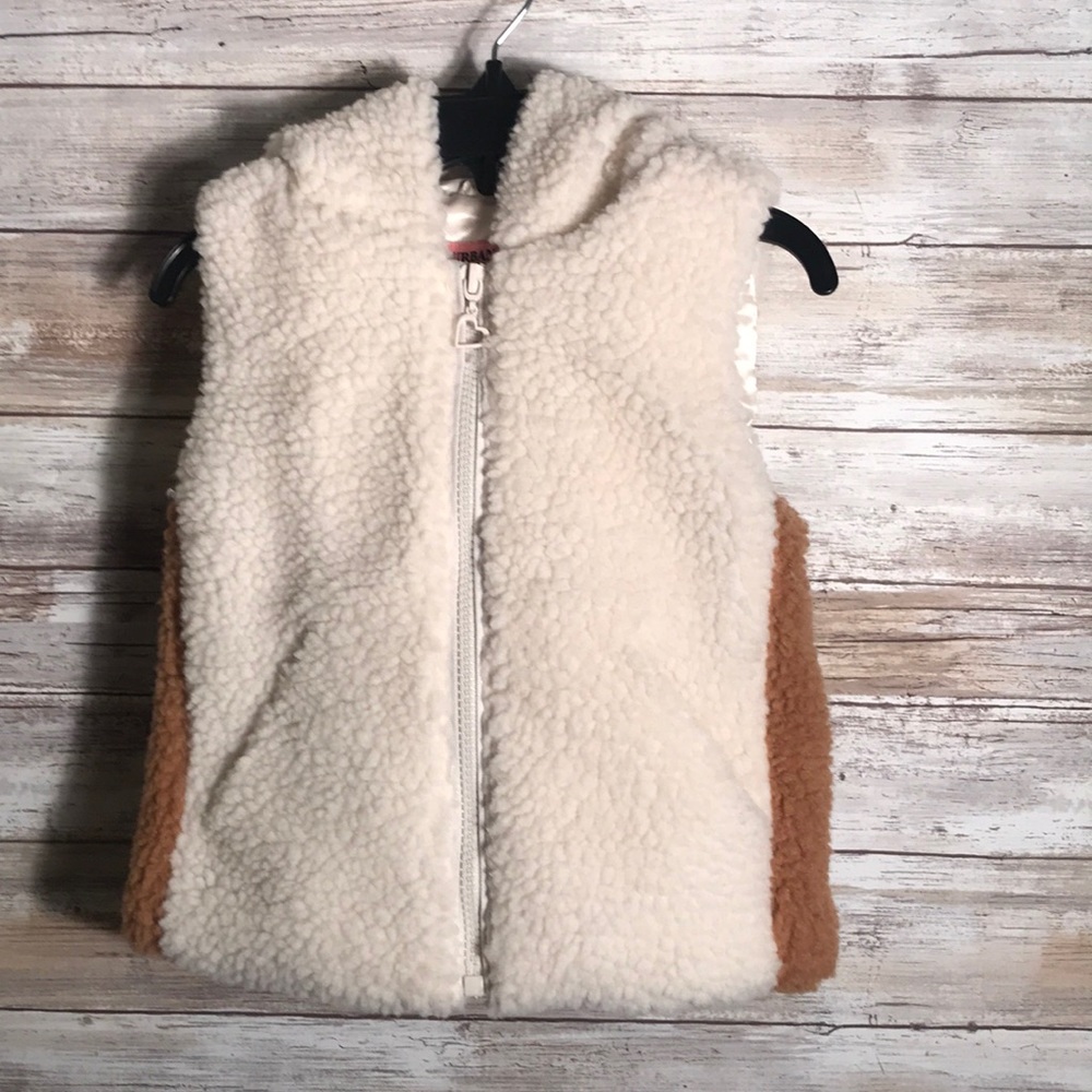 NWT Urban Republic Faux-Fur Vest White/tan sz 4t